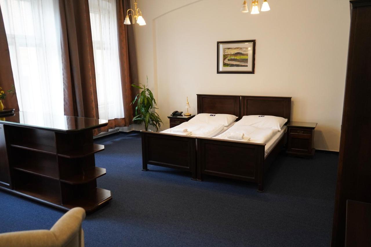 Ea Apartmany Mozart Karlsbad Exteriör bild