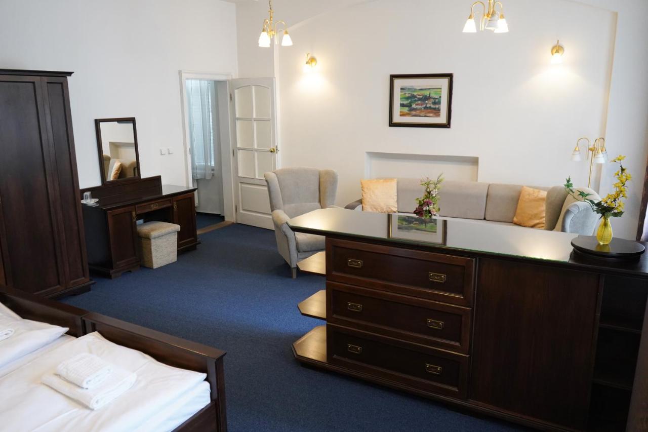 Ea Apartmany Mozart Karlsbad Exteriör bild