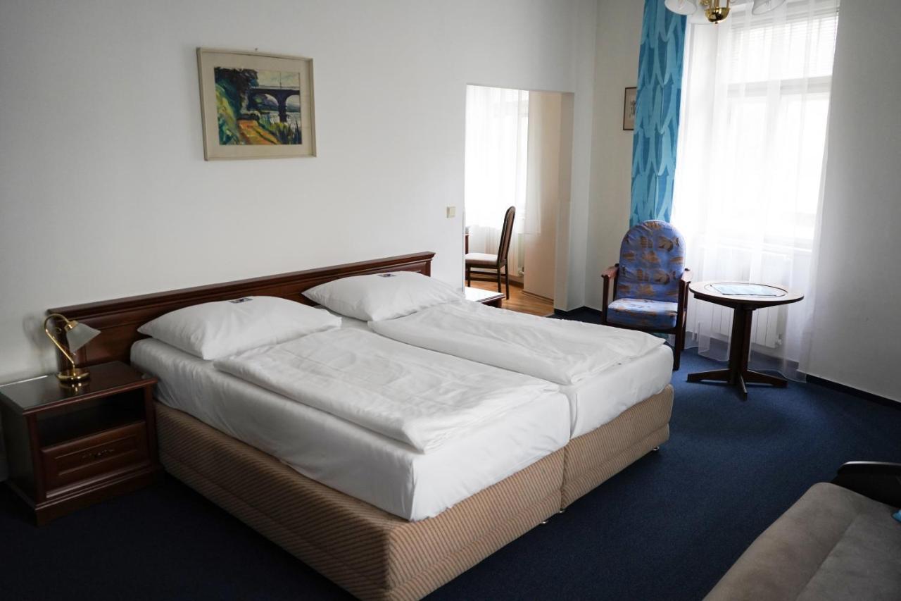Ea Apartmany Mozart Karlsbad Exteriör bild