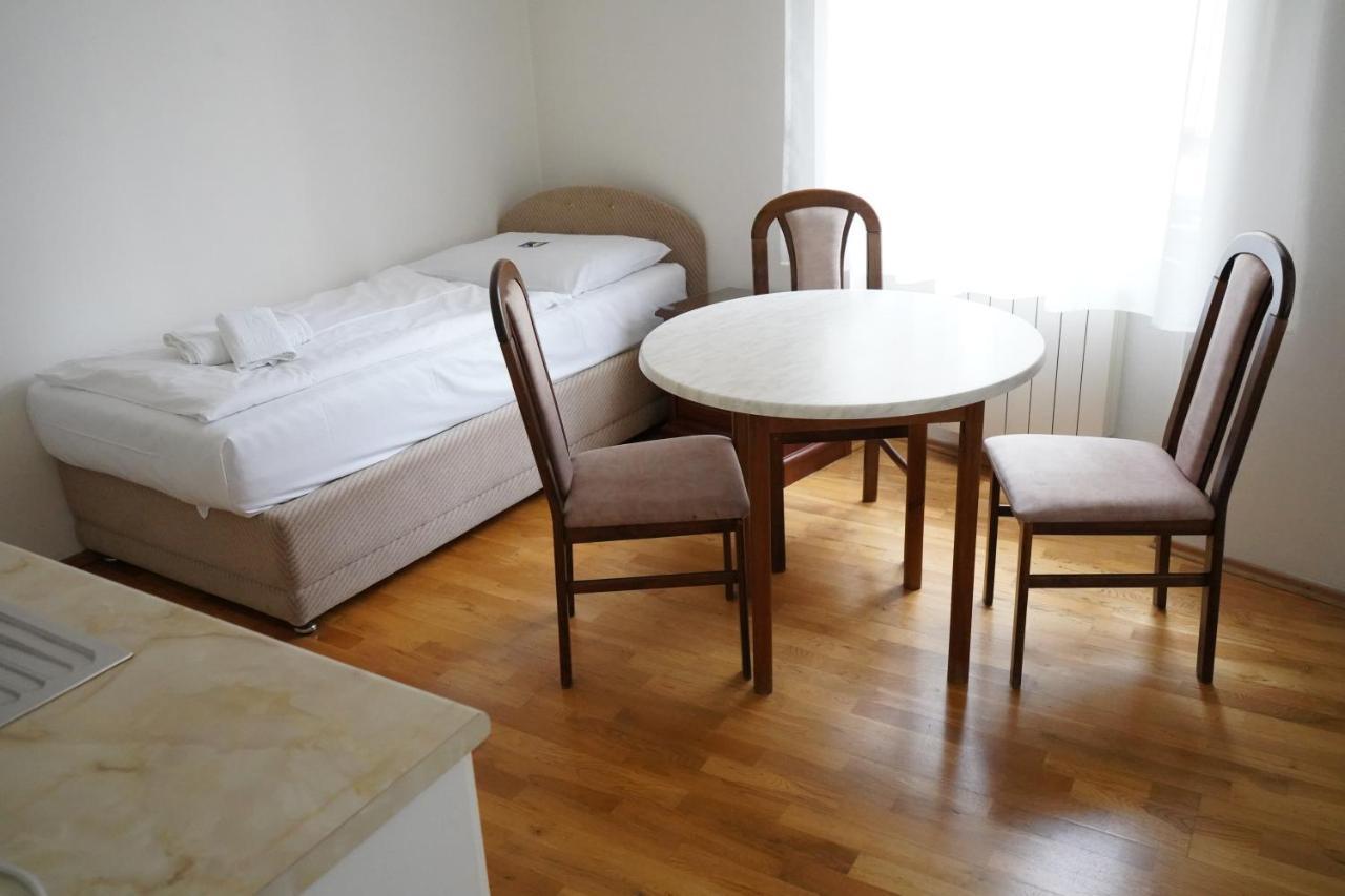 Ea Apartmany Mozart Karlsbad Exteriör bild