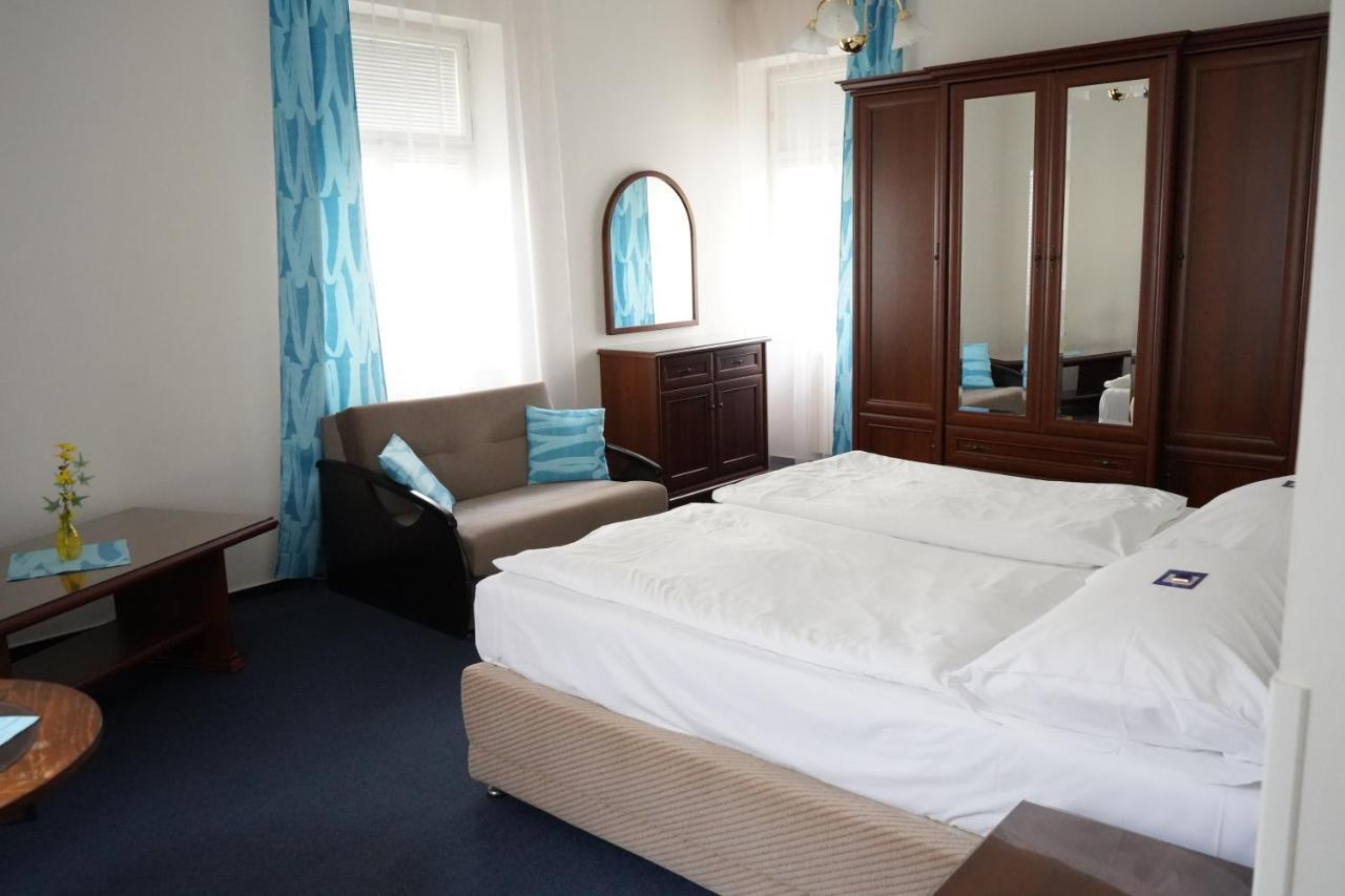 Ea Apartmany Mozart Karlsbad Exteriör bild