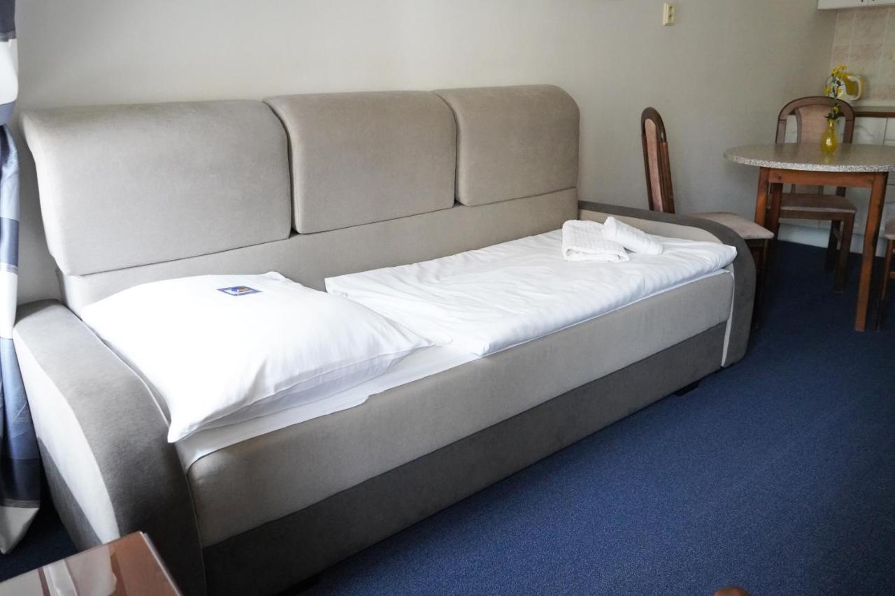 Ea Apartmany Mozart Karlsbad Exteriör bild