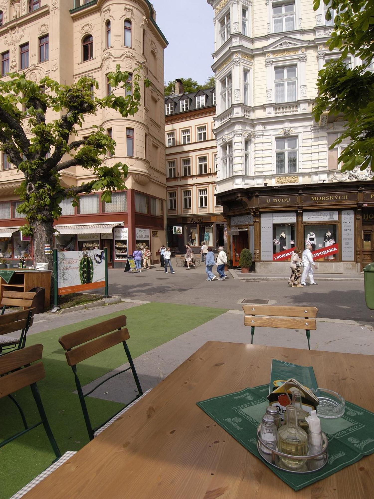 Ea Apartmany Mozart Karlsbad Exteriör bild