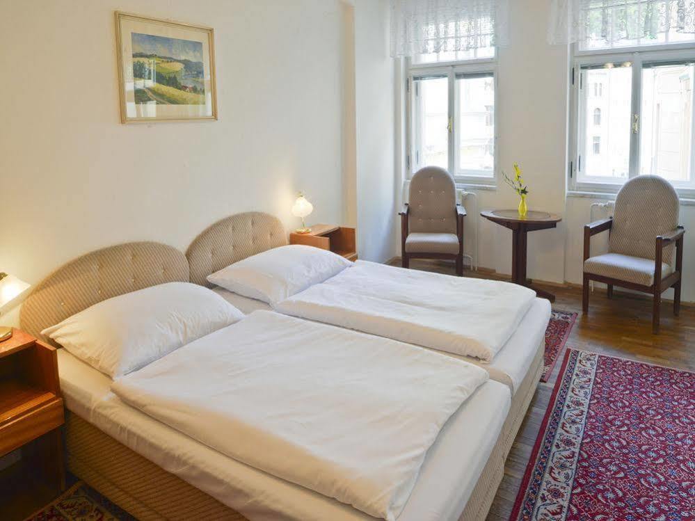 Ea Apartmany Mozart Karlsbad Exteriör bild