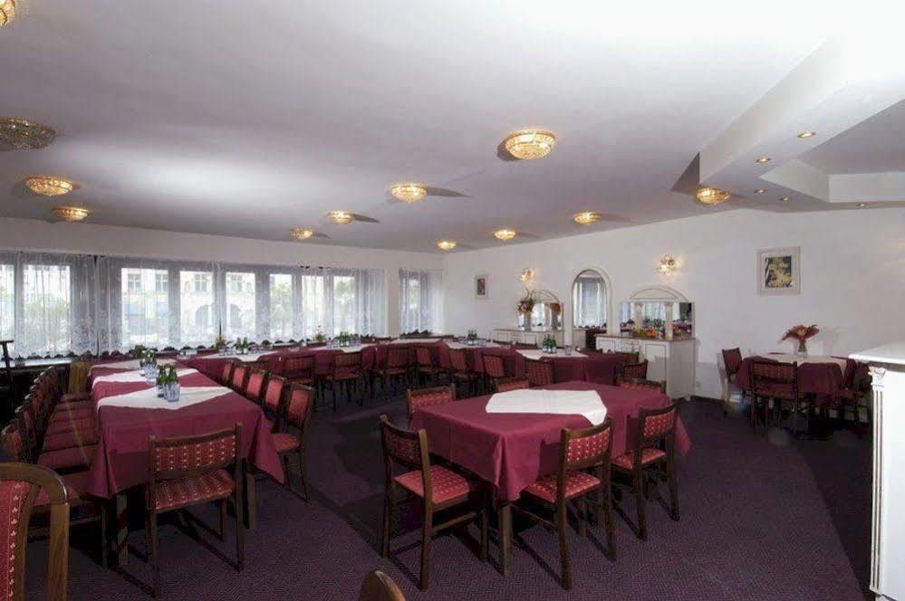 Ea Apartmany Mozart Karlsbad Exteriör bild